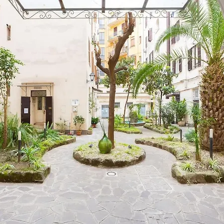 Casa D'artista Con Soffitti D'epoca Vicino Termini Appartement